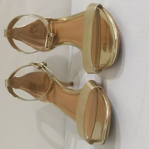 J.Crew Gold Metallic Kitten Heel size 7.5